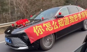 Volunteer group escorts 'lonely wedding car' on highway