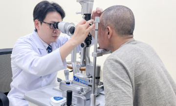 How to manage a foreign object in the eye