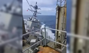 Moment a US warship collided in the Caribbean Sea