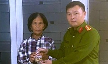 Woman recovers over one tael of lost gold