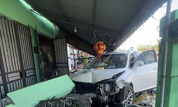 Car crashes into house, injures three people