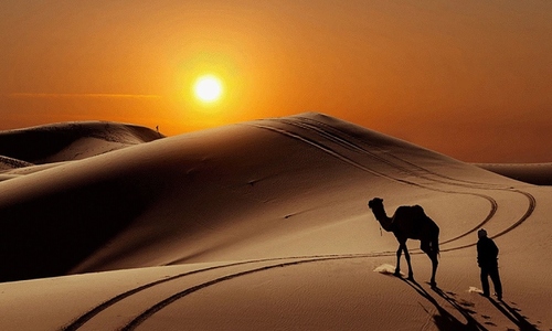 A group of explorers traverses the 'world's hottest hell' in Iran