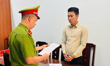 Man unlocks phone, misappropriates money from bank account