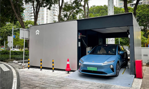 Chinese brand sets EV battery swap record as people return home for Tet