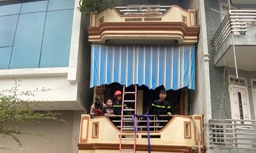 Hai Phong fire department rescues two from Tet house blaze