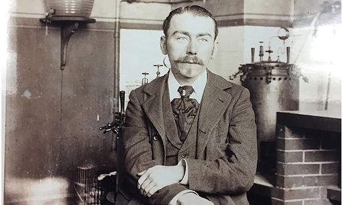 Doctor born in the year of the horse discovers whooping cough bacteria