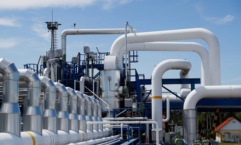 Hungary threatens to cut electricity, gas to Ukraine