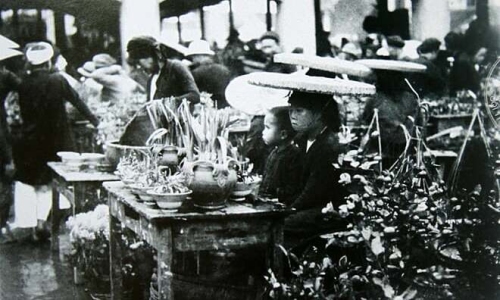 Hanoi tet through literary pages