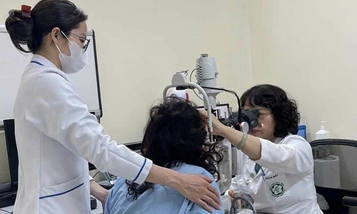 Eyeball ruptures, blindness from firecracker explosions during Tet