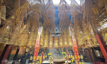 Ancient pagoda in Can Tho features hundreds of 'immortal' incense coils