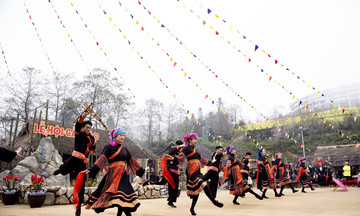 Fansipan festival series draws thousands of tourists
