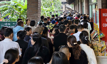 Tourists queue in long lines under the rain to a new tourist destination in Ninh Binh