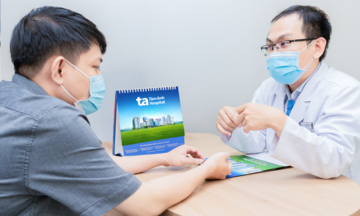 Why is skin prone to allergies and hives during Tet?