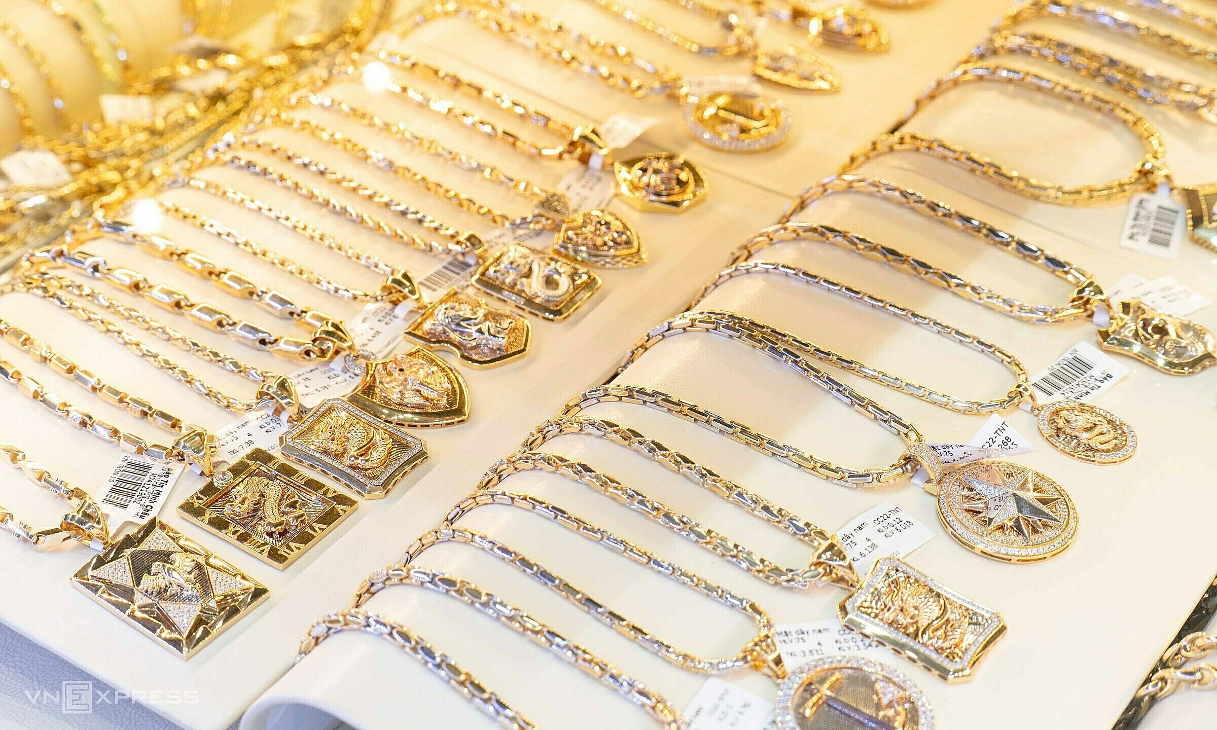 Gold tael prices rise by 2 million dong on the 5th day of Tet