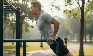 Why do men often experience a decline in performance during Tet?