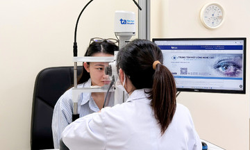 How staying up late harms your eyes