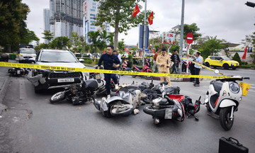 Car crashes into multiple motorbikes stopped at red light