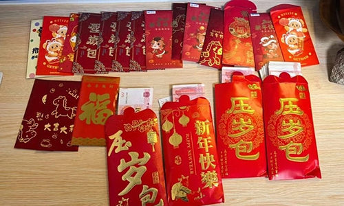 10-year-old son sues father for stealing lucky money