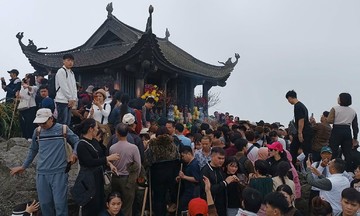 New Year's spiritual trips: battling the crowds