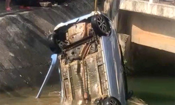 Two bodies and a car found in a ditch in Gia Lai