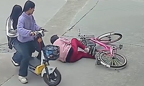 Student helps elderly woman after fall, faces compensation claim