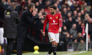 Carrick's five changes bring Manchester United revival