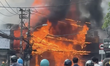 Furniture store in TP HCM engulfed in flames