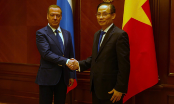General Secretary To Lam's special envoy meets with Russian leaders