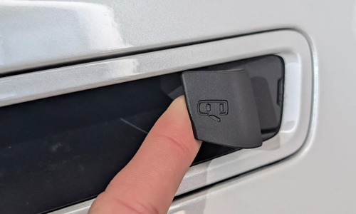 Hidden, non-electric door handles on Toyota Highlander EV