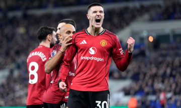 Neville: 'Man Utd can finish third in Premier League'