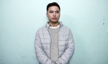 Driver traps traffic police officer's hand with car window during alcohol concentration check