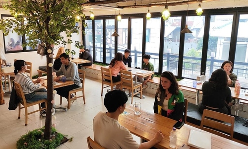 Overhearing Cafe Conversation, Customer Uncovers Scam Trap