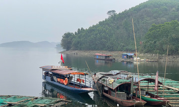 Boat that sank on Thac Ba lake was only permitted to carry 12 people