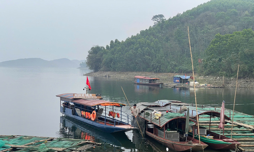 Boat that sank on Thac Ba lake was only permitted to carry 12 people