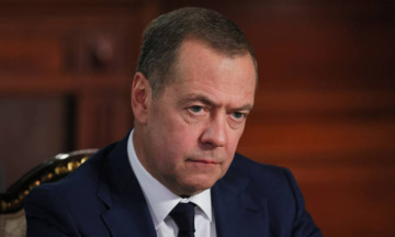 Medvedev warns UK, France about nuclear attack scenario