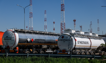 UK imposes nearly 300 sanctions on Russia