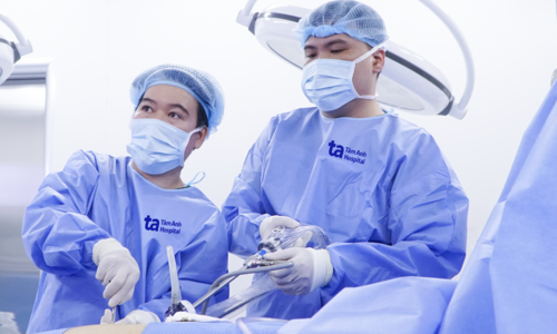 How dangerous are kidney stones that fall into the bladder?