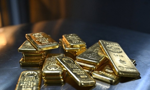 Global gold prices fall by over 80 USD per ounce