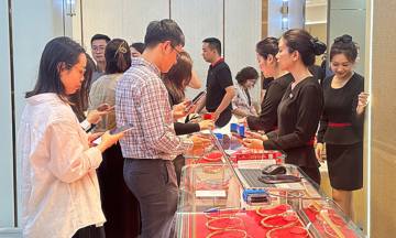 Gold bar price surpasses 185 million dong