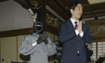 Japan launches robot monk