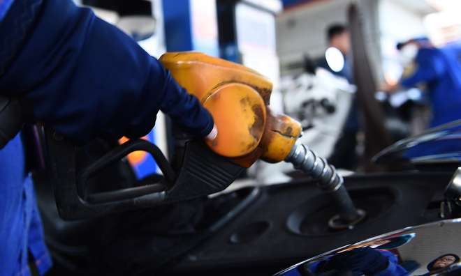 Gasoline price surpasses 20,000 VND per liter