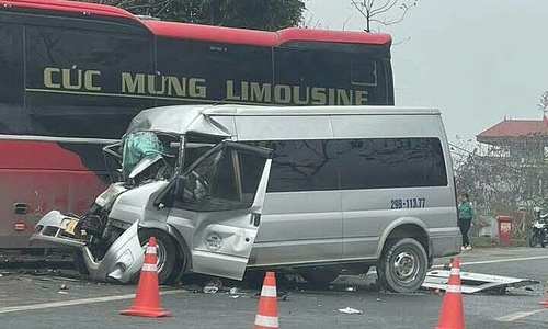 Collision between 16-seater van and sleeper bus leaves one dead