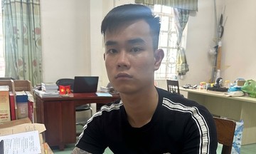 Man hacks one to death, injures another after bar argument in Quang Ngai
