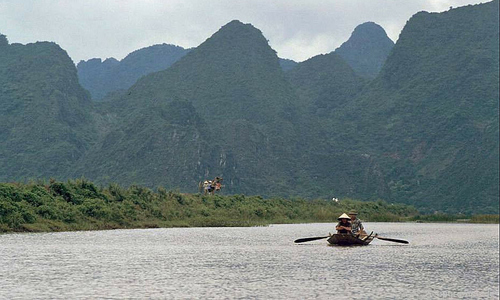 Huong Pagoda scenes through the lens of an international visitor 35 years ago