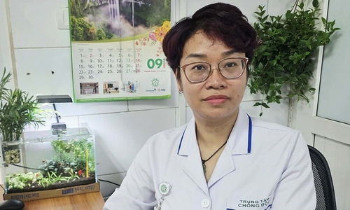 Supermarket security guard collapses, nurse performs CPR to save his life