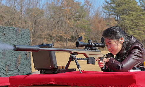 Kim Jong-un's daughter fires sniper rifle