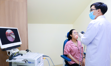 Can a sore throat be treated at home?