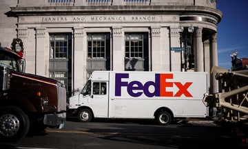 FedEx pledges customer refunds if it receives tax rebates