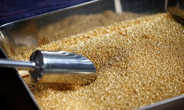 World gold price rises to nearly one-month high