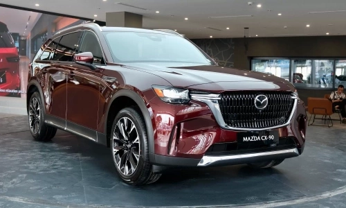 Details of the Mazda CX-90 PHEV equipment soon to be sold in Vietnam